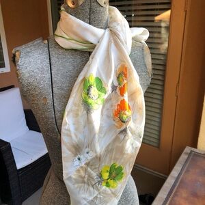 Vintage Baar & Beards TOP HIT Fashion Ivory Scarf 100% SILK Hand Rolled 32x32